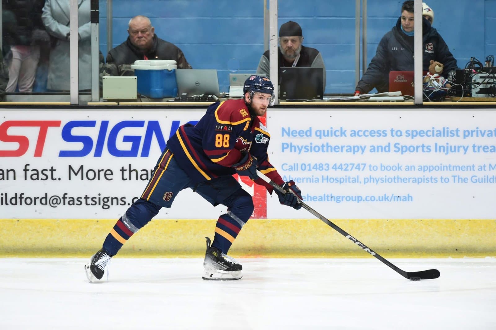 STORM SECURE SIGNING OF EXPERIENCED BRITISH FORWARD LEWIS HOOK FOR 26/27