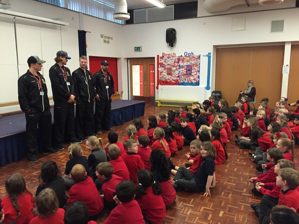 storm-players-visit-bollin-primary-school-manchester-storm